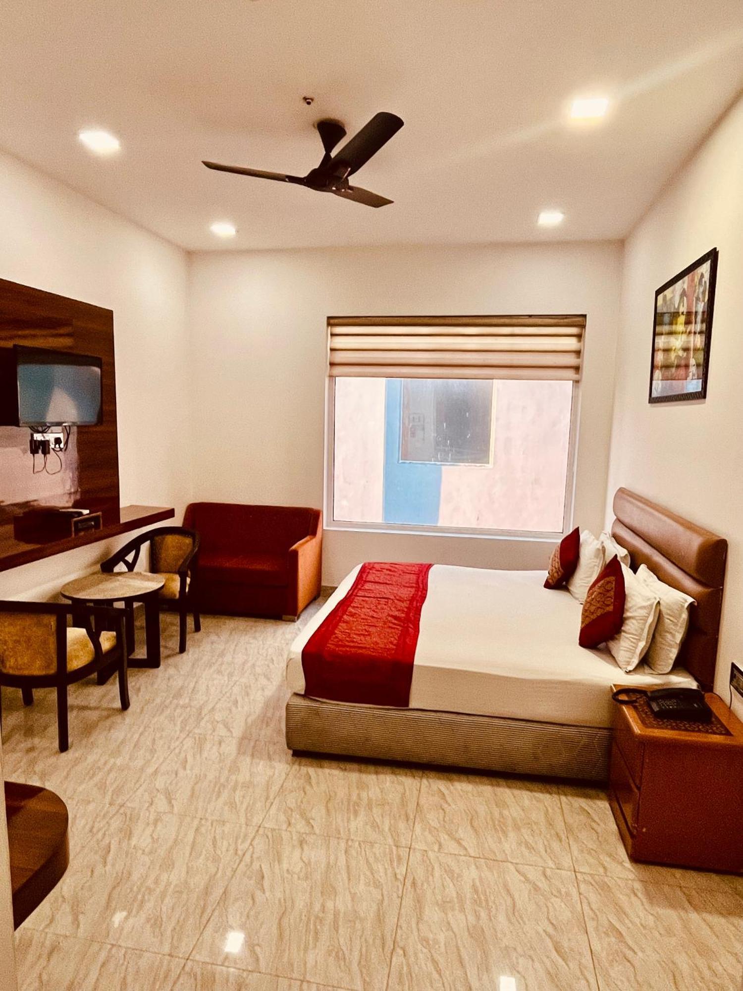 Amora Rooms Dwarka New Delhi Buitenkant foto