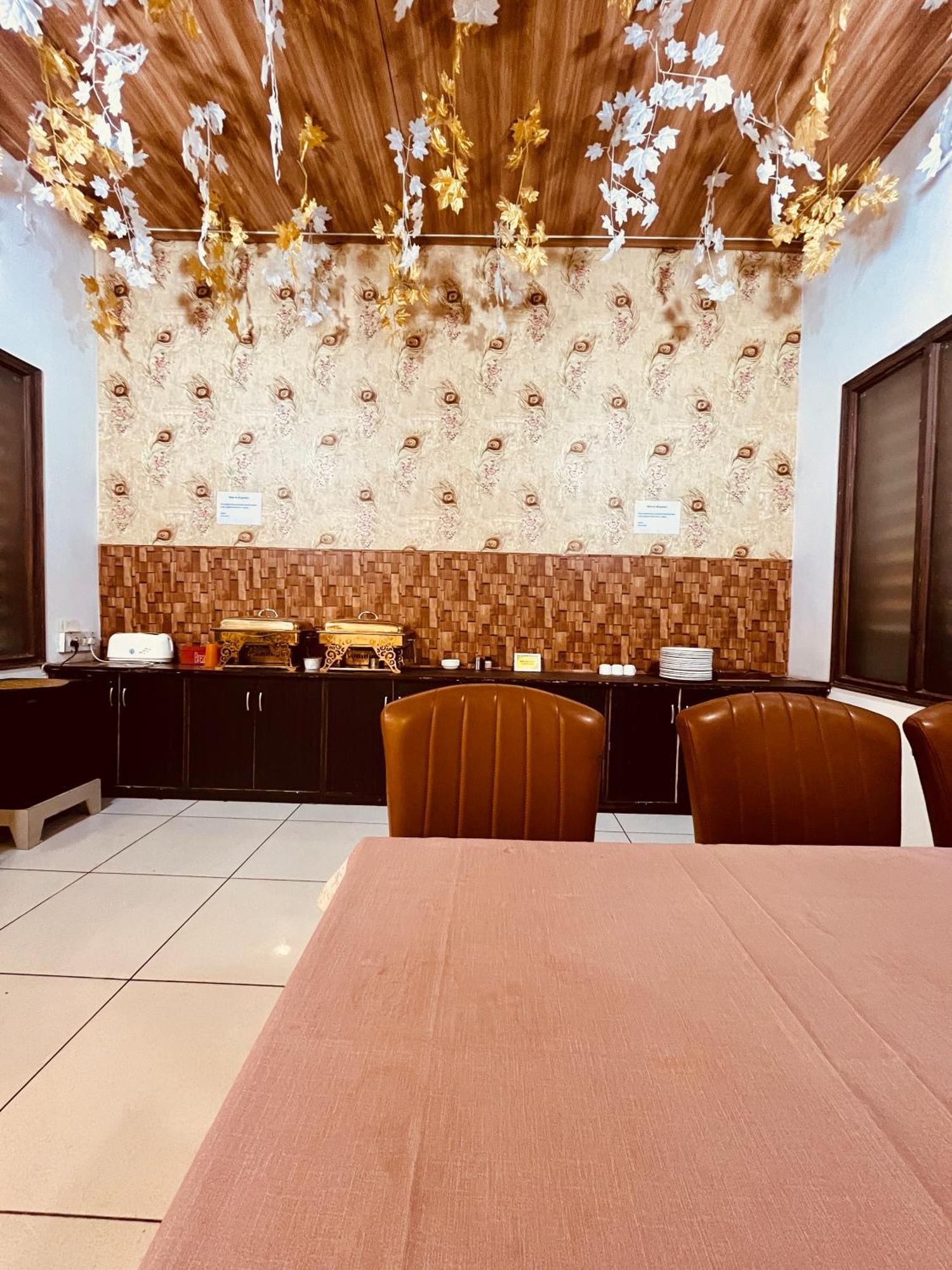 Amora Rooms Dwarka New Delhi Buitenkant foto