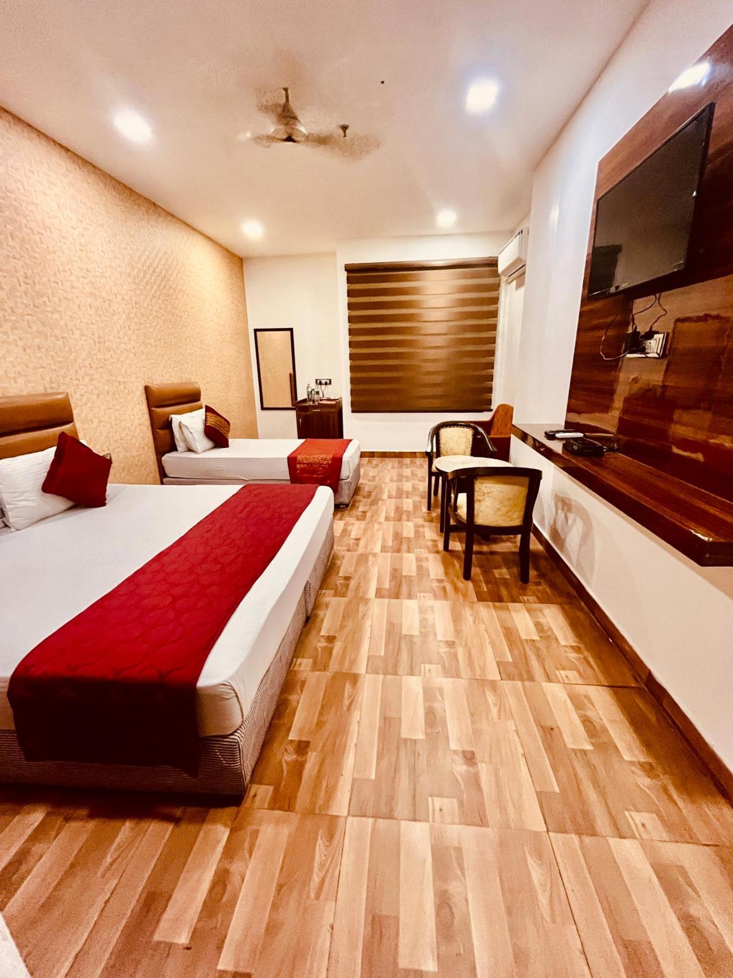 Amora Rooms Dwarka New Delhi Buitenkant foto