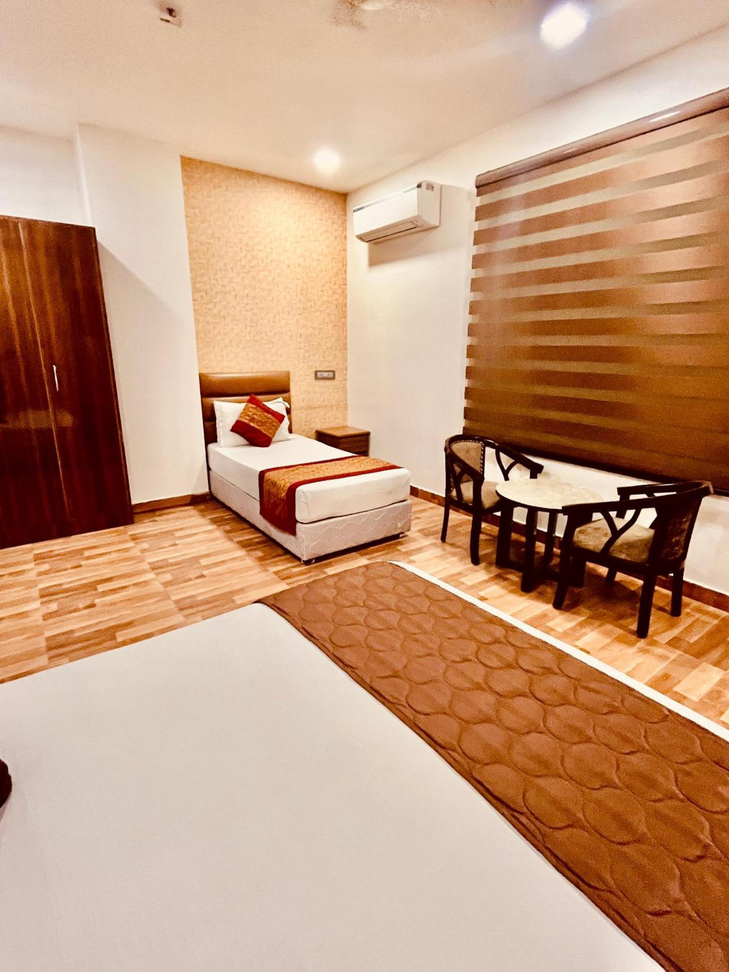 Amora Rooms Dwarka New Delhi Buitenkant foto